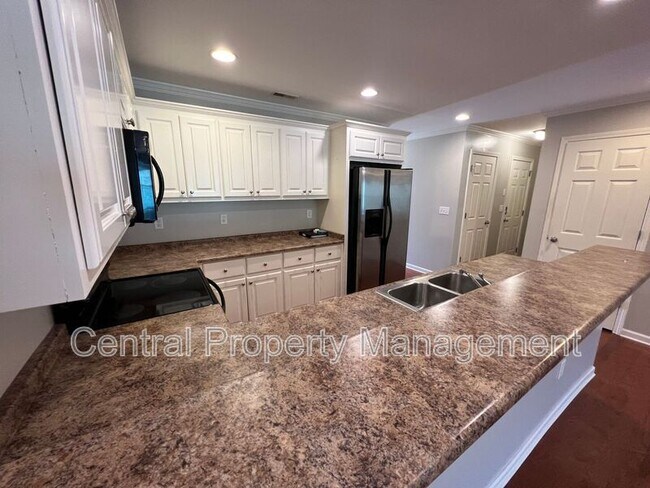 Building Photo - 107 Shalom Dr