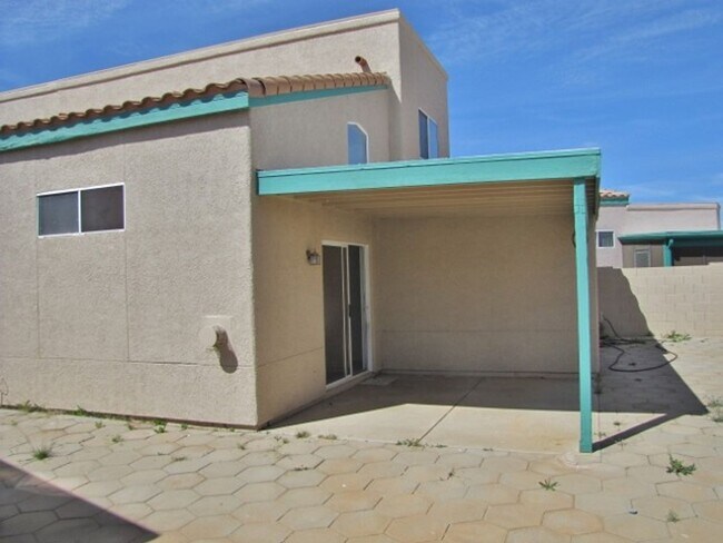 Building Photo - 3BR/2BA/2CG, 1615 sq.ft. home in Sierra Springs subdivision in Sierra Vista, AZ