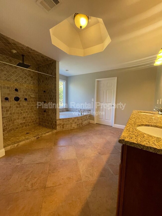 Building Photo - 1305 Smithdale Heights Dr