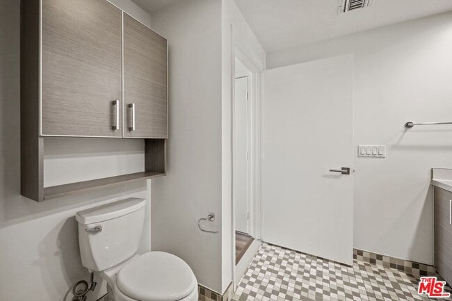 Building Photo - 11818 Dorothy St