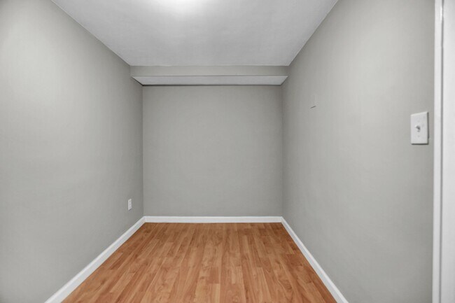 Building Photo - 434 Folcroft St