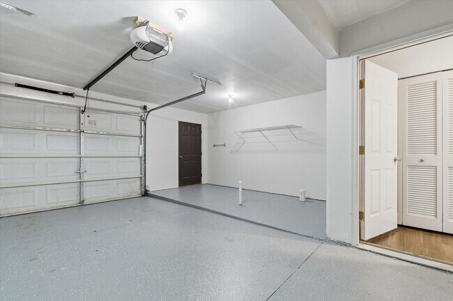 Building Photo - 6342 Trumpeter Ln