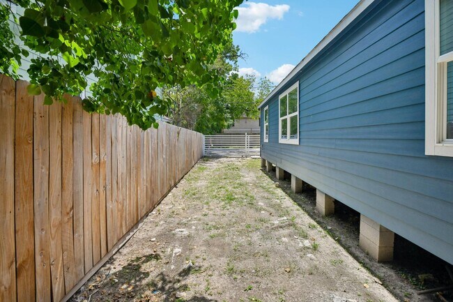 Building Photo - 7401 Anzac St