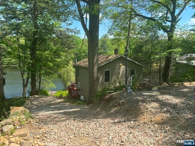 Building Photo - 77 Goldfinch Ln