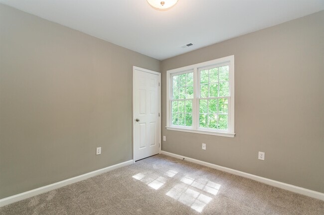 Building Photo - 118 Rustic Pine Ct