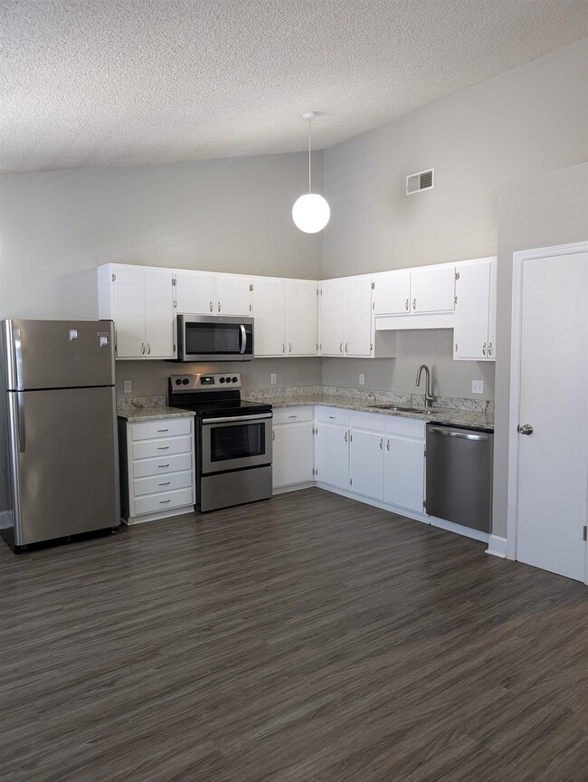 Building Photo - 447 Cactus St