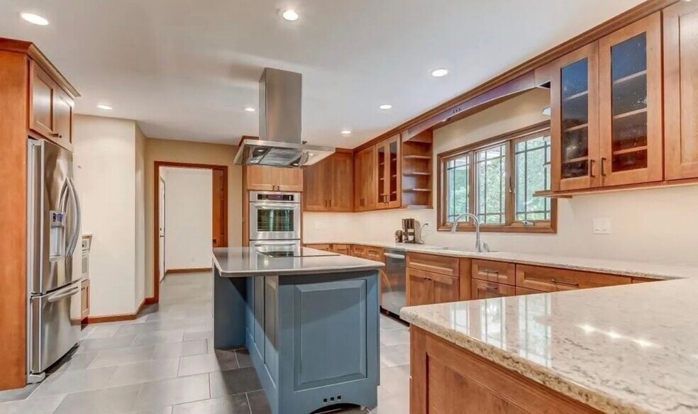 Building Photo - 3120 Kensington Dr