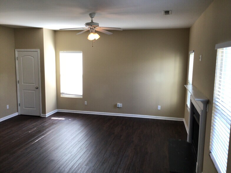 Building Photo - 922 Wolfpack Way