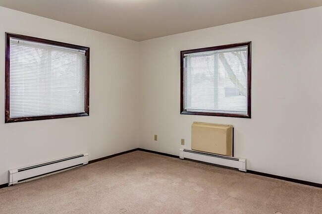 Building Photo - West Wood Apartments