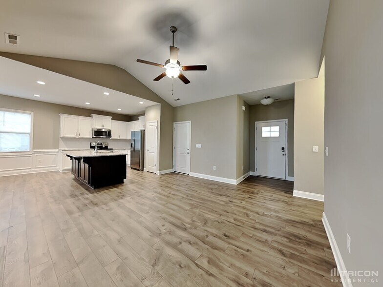 Building Photo - 135 Carissa Dr