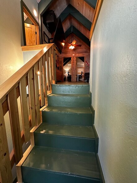 Building Photo - 910 Creekwood Dr
