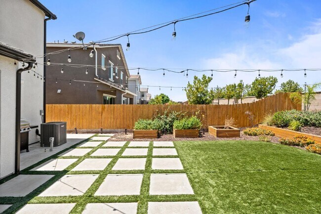 Building Photo - Copper River Canvas on the Bluffs! 4B/3BA ...