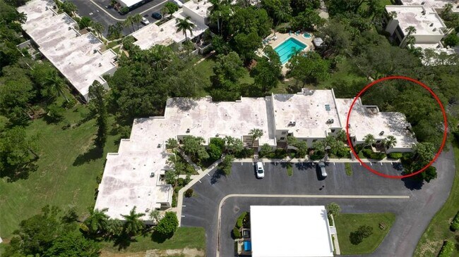 Building Photo - 401 Palm Tree Dr