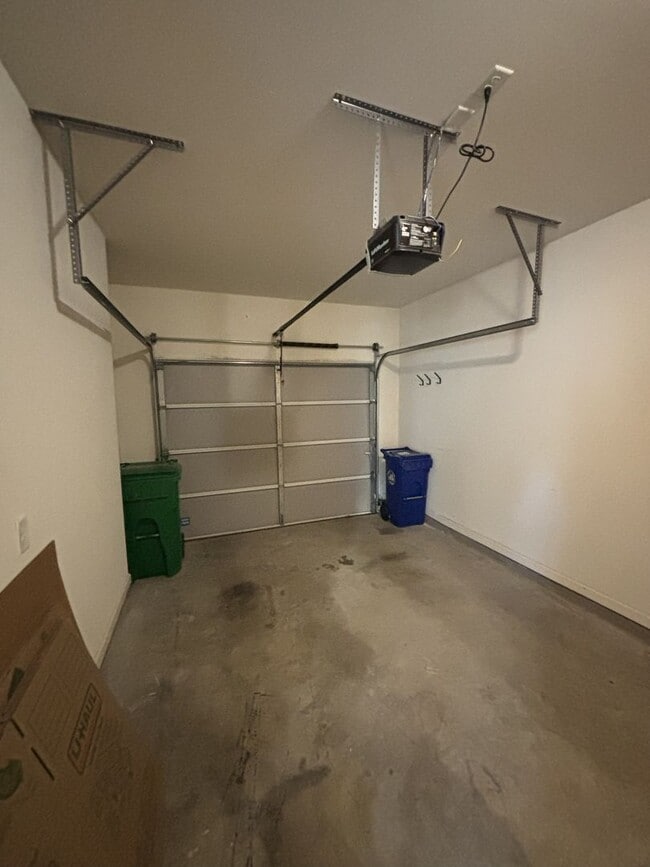 Building Photo - Gated Private Community! Spacious 3 Bedroo...