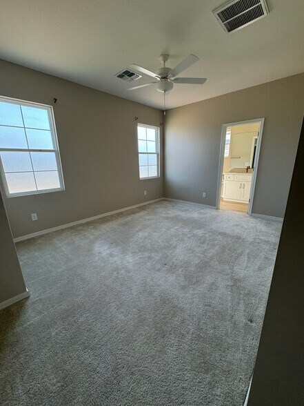 Building Photo - 277 E Azalea Dr