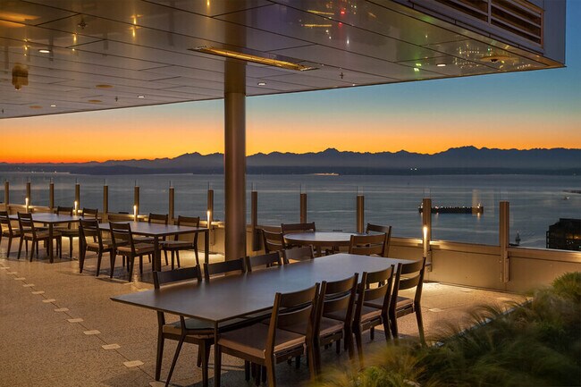 Building Photo - 121 Stewart St