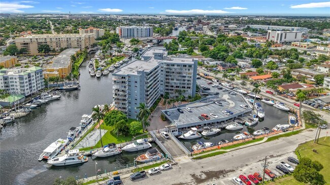 Building Photo - 1800 NW 24th Ave