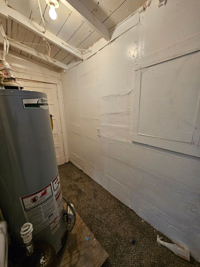 Building Photo - One Bedroom Apartment in Craddock