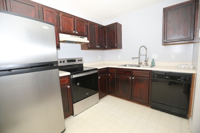 Building Photo - 621 S Hampton Dr