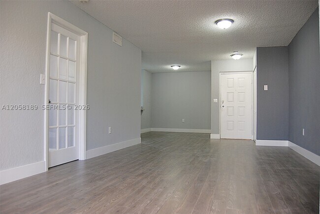 Building Photo - 2803 N Oakland Forest Dr