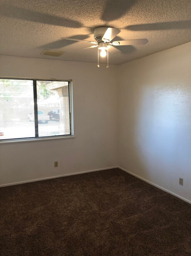 Building Photo - HERITAGE VILLAGE HOME - AVAILABLE NOW!!