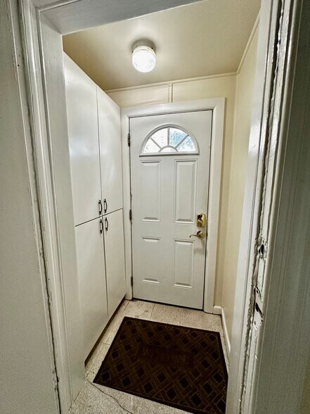 Entry - 1585 Bergen Blvd