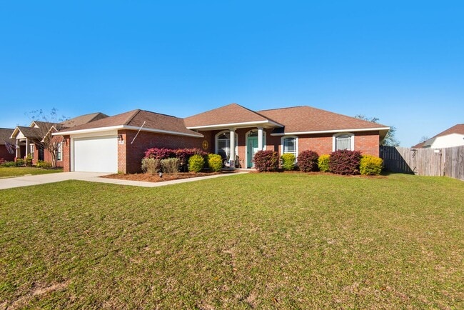 Primary Photo - Splash in with a4/2 pool home in Holly-Cli...