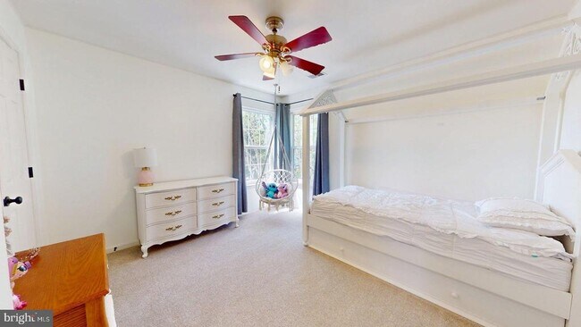 Building Photo - 14 Palace Ln