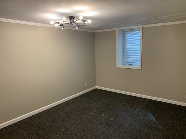 Building Photo - 215 Wedgewood Dr