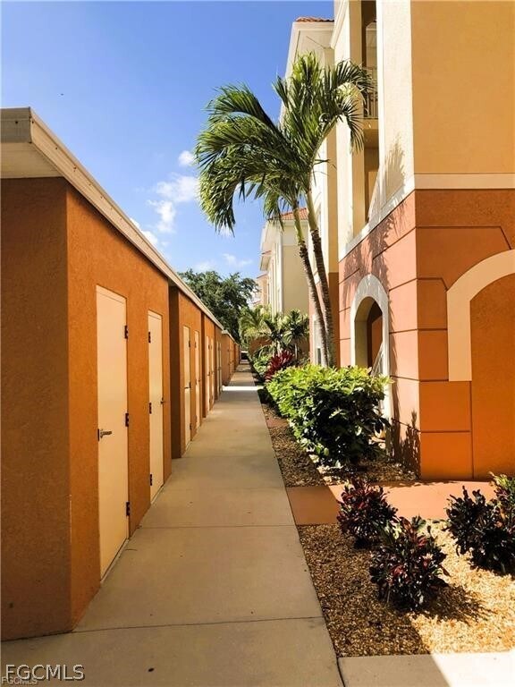 Building Photo - 1137 Van Loon Commons Cir