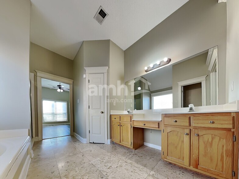 Building Photo - 1449 Albon Dr