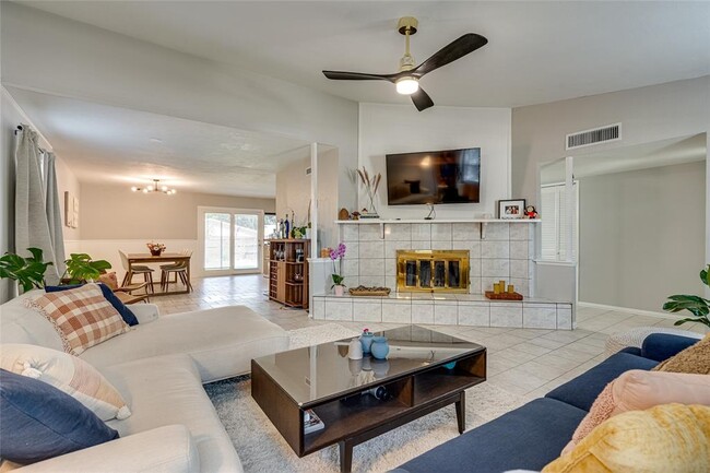 Building Photo - 3321 Pinion Dr