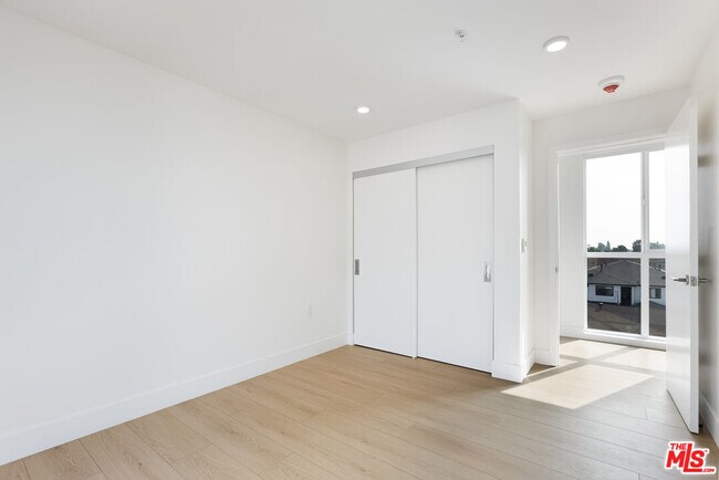 Building Photo - 8561 Belmont St