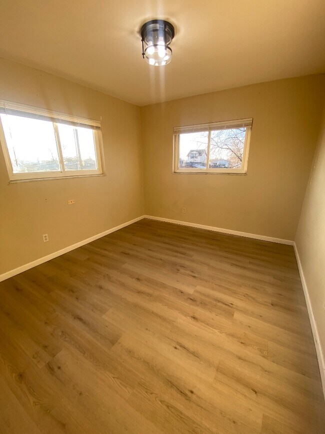 Building Photo - 814C Schirmer