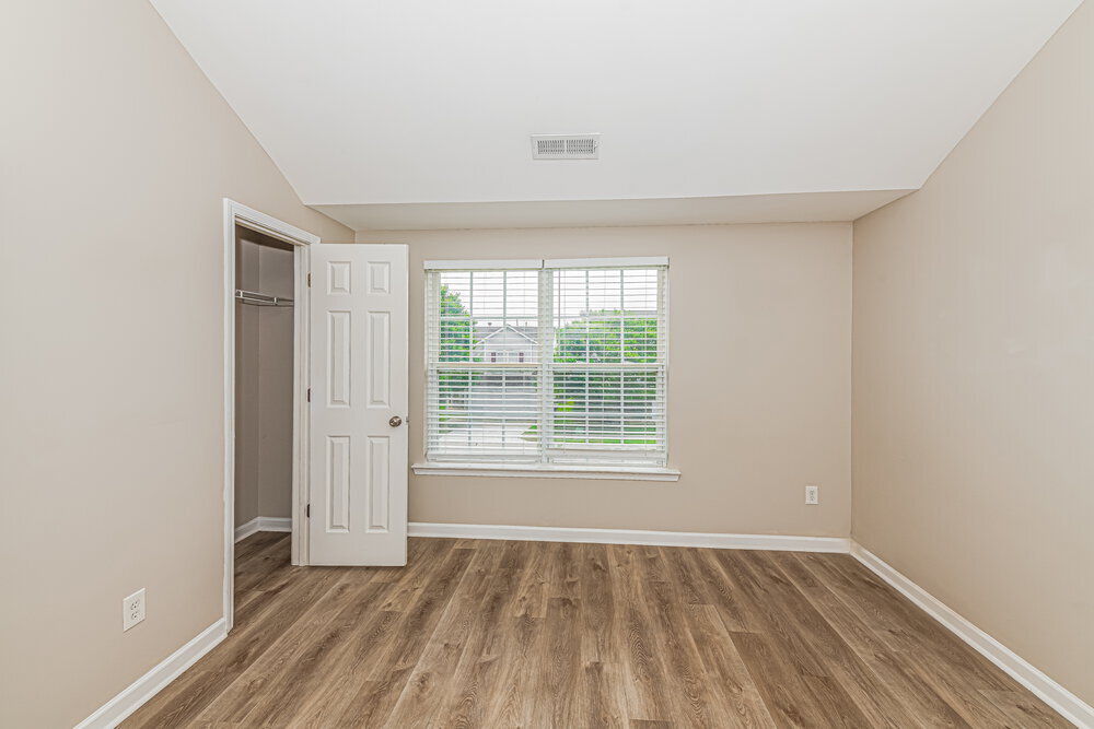 Building Photo - 1549 Pebble Ridge Dr