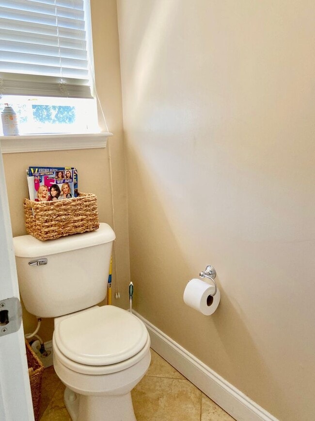 Building Photo - 3BD/2.5BA Home in Chicks Beach with Garage...