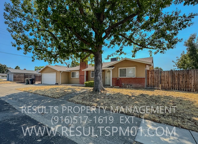 Building Photo - RV Access! Charming Roseville Corner-Lot Home