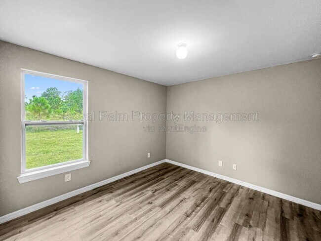 Building Photo - 580 Genoa Ave S
