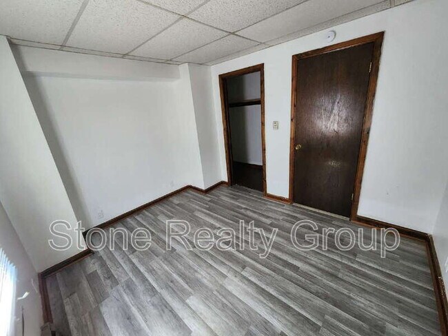 Building Photo - 509 S 5th St