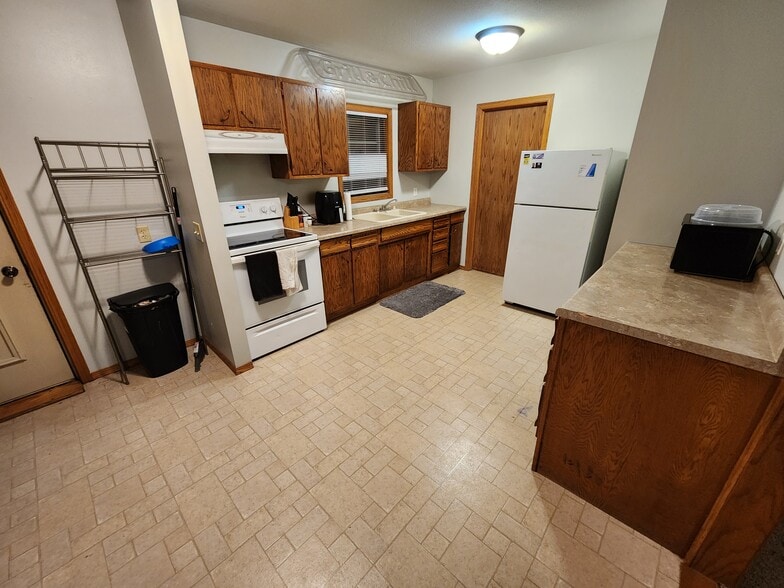 Kitchen - 511 10th St SE