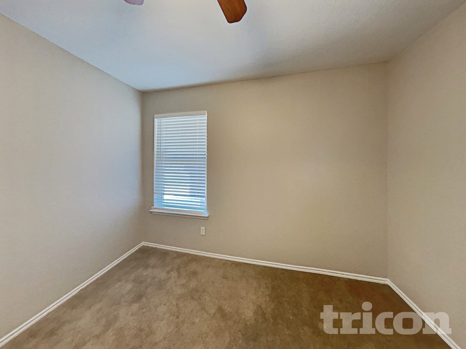 Building Photo - 326 Bob White Dr