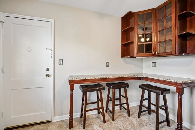 Building Photo - 69B Troy Dr