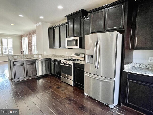 Building Photo - 201 Woodstream Cir