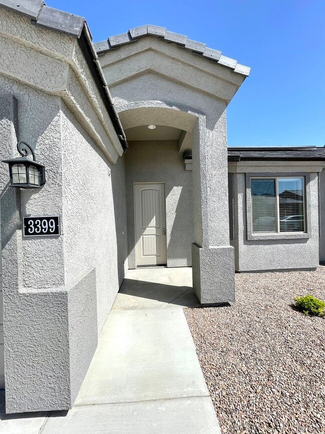 Building Photo - Beautiful 3 Bedroom Home in Southern Vistas w/ Solar!