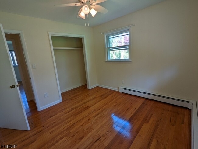 Building Photo - 6 W Windy Bush Ln