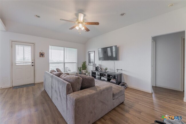 Building Photo - 3301 Southhill Dr