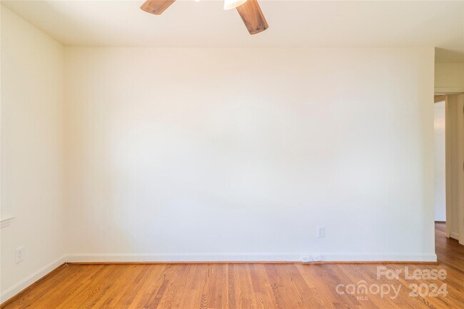 Building Photo - 5020 Coronado Dr