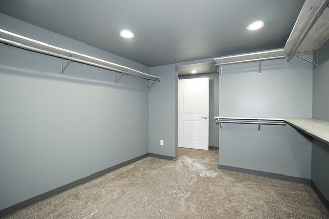 Building Photo - 6092 Cleveland St