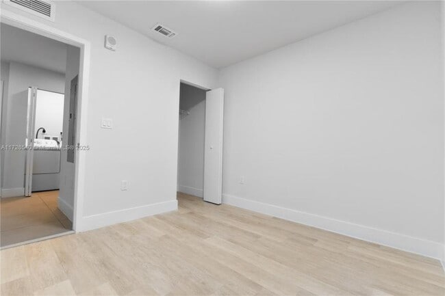 Building Photo - 3 bedroom in Aventura FL 33180