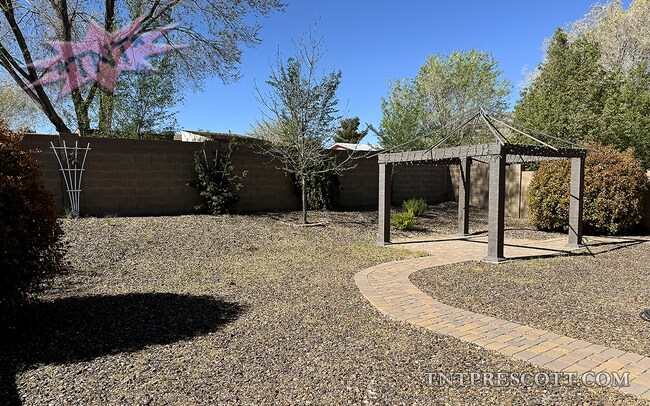 Building Photo - Home in Granville HOA ~ COMP HOLD